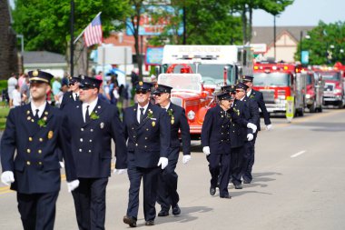 Wisconsin Dells, Wisconsin ABD - 31 Mayıs 2021: Kilbourn Gönüllü İtfaiye Teşkilatı kurtarma ekipleri Anma Günü geçit töreninde yürüyüp yürüdü.