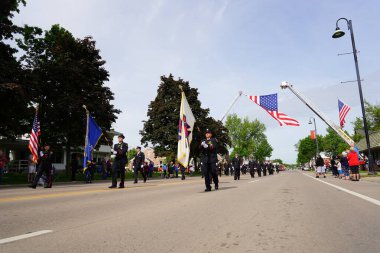 Wisconsin Dells, Wisconsin ABD - 31 Mayıs 2021: Kilbourn Gönüllü İtfaiye Teşkilatı kurtarma ekipleri Anma Günü geçit töreninde yürüyüp yürüdü.