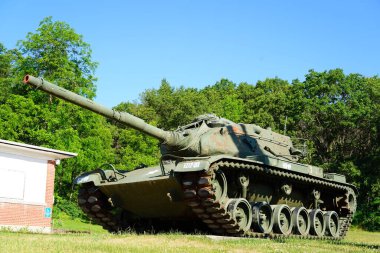Camp Douglas, Wisconsin USA - 16 Haziran 2021: M48A2 patton savaş tankı Gazi Anıtı 'nda bulunuyor.