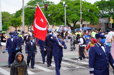 Milwaukee, Wisconsin ABD - 19 Haziran 2021: İslam Ulusu Meyvesi Haziran ayındaki kutlama törenine katıldı ve yürüdü.