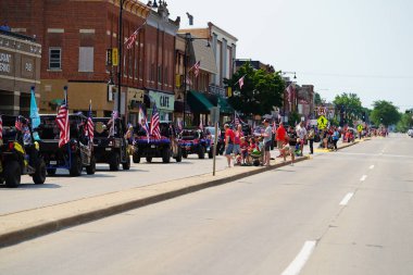 Yeni Lizbon, Wisconsin ABD - 10 Temmuz 2021 Wa Du Shuda Günleri Festivali geçit töreni.