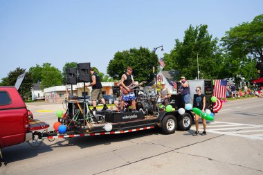 Yeni Lizbon, Wisconsin ABD - 10 Temmuz 2021 Wa Du Shuda Günleri Festivali geçit töreni.