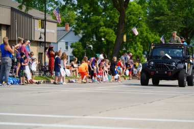 Yeni Lizbon, Wisconsin ABD - 10 Temmuz 2021 Wa Du Shuda Günleri Festivali geçit töreni.