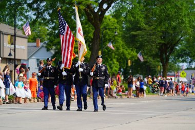 Yeni Lizbon, Wisconsin ABD - 10 Temmuz 2021 Wa Du Shuda Günleri Festivali geçit töreni.