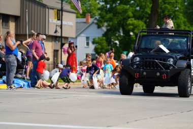 Yeni Lizbon, Wisconsin ABD - 10 Temmuz 2021 Wa Du Shuda Günleri Festivali geçit töreni.