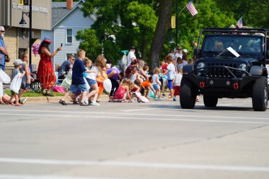 Yeni Lizbon, Wisconsin ABD - 10 Temmuz 2021 Wa Du Shuda Günleri Festivali geçit töreni.
