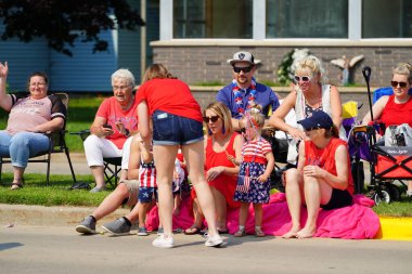 Yeni Lizbon, Wisconsin ABD - 10 Temmuz 2021 Wa Du Shuda Günleri Festivali geçit töreni.