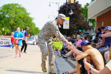 Yeni Lizbon, Wisconsin ABD - 10 Temmuz 2021 Wa Du Shuda Günleri Festivali geçit töreni.