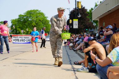 Yeni Lizbon, Wisconsin ABD - 10 Temmuz 2021 Wa Du Shuda Günleri Festivali geçit töreni.