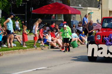 Yeni Lizbon, Wisconsin ABD - 10 Temmuz 2021 Wa Du Shuda Günleri Festivali geçit töreni.
