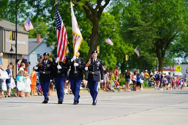 Yeni Lizbon, Wisconsin ABD - 10 Temmuz 2021 Wa Du Shuda Günleri Festivali geçit töreni.