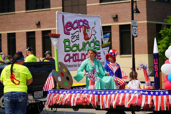 Yeni Lizbon, Wisconsin ABD - 10 Temmuz 2021 Wa Du Shuda Günleri Festivali geçit töreni.