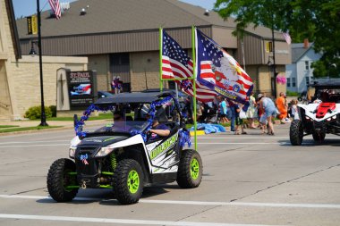 Yeni Lizbon, Wisconsin ABD - 10 Temmuz 2021 Wa Du Shuda Günleri Festivali geçit töreni.