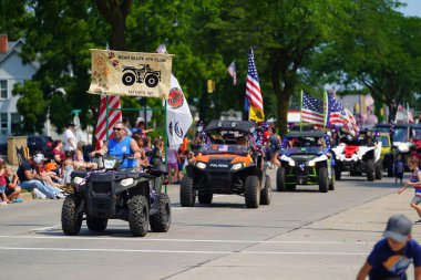 Yeni Lizbon, Wisconsin ABD - 10 Temmuz 2021 Wa Du Shuda Günleri Festivali geçit töreni.