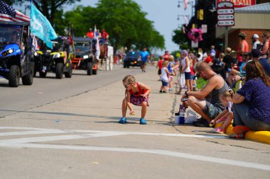 Yeni Lizbon, Wisconsin ABD - 10 Temmuz 2021 Wa Du Shuda Günleri Festivali geçit töreni.