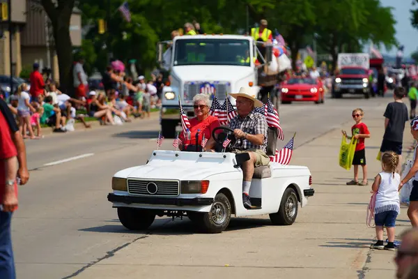 Yeni Lizbon, Wisconsin ABD - 10 Temmuz 2021 Wa Du Shuda Günleri Festivali geçit töreni.