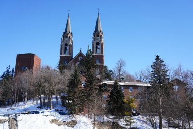 Kutsal Tepe - Hubertus, Wisconsin 'deki Hristiyanlara yardım eden Bazilika ve Meryem Ana Tapınağı