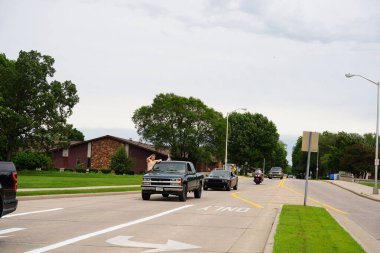 Fond du Lac, Wisconsin / USA - 18 Temmuz 2020: Düşkün du lac üyeleri caddelerdeki kamyonlarda patinaj çekti.