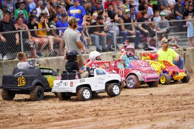 Pickett, Wisconsin / ABD - 18 Eylül 2020: Hollywood motorsporları eğlence sektöründe çocukların kullandığı güç tekerlekleri