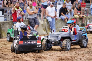 Pickett, Wisconsin / ABD - 18 Eylül 2020: Hollywood motorsporları eğlence sektöründe çocukların kullandığı güç tekerlekleri