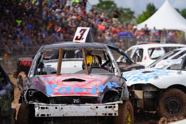 Pickett, Wisconsin / ABD - 18 Eylül 2020: Hollywood motor sporları eğlencesi, her yıl patinaj derbisi için pençelerini kaldırdı.