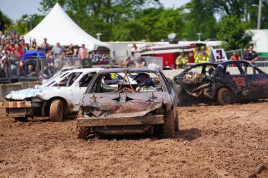 Pickett, Wisconsin / ABD - 18 Eylül 2020: Hollywood motor sporları eğlencesi, her yıl patinaj derbisi için pençelerini kaldırdı.