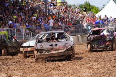 Pickett, Wisconsin / ABD - 18 Eylül 2020: Hollywood motor sporları eğlencesi, her yıl patinaj derbisi için pençelerini kaldırdı.