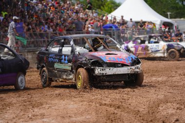 Pickett, Wisconsin / ABD - 18 Eylül 2020: Hollywood motor sporları eğlencesi, her yıl patinaj derbisi için pençelerini kaldırdı.