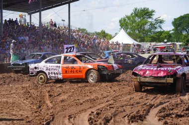 Pickett, Wisconsin / ABD - 18 Eylül 2020: Hollywood motor sporları eğlencesi, her yıl patinaj derbisi için pençelerini kaldırdı.