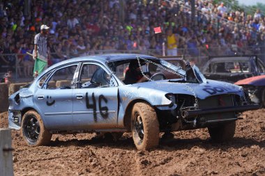 Pickett, Wisconsin / ABD - 18 Eylül 2020: Hollywood motor sporları eğlencesi, her yıl patinaj derbisi için pençelerini kaldırdı.