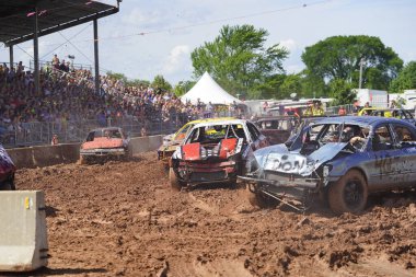 Pickett, Wisconsin / ABD - 18 Eylül 2020: Hollywood motor sporları eğlencesi, her yıl patinaj derbisi için pençelerini kaldırdı.