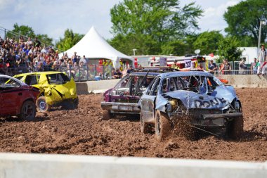 Pickett, Wisconsin / ABD - 18 Eylül 2020: Hollywood motor sporları eğlencesi, her yıl patinaj derbisi için pençelerini kaldırdı.