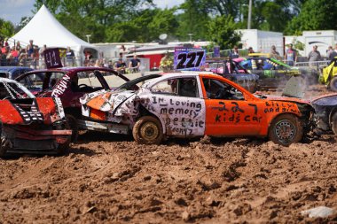 Pickett, Wisconsin / ABD - 18 Eylül 2020: Hollywood motor sporları eğlencesi, her yıl patinaj derbisi için pençelerini kaldırdı.