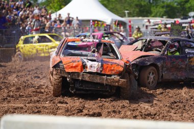 Pickett, Wisconsin / ABD - 18 Eylül 2020: Hollywood motor sporları eğlencesi, her yıl patinaj derbisi için pençelerini kaldırdı.