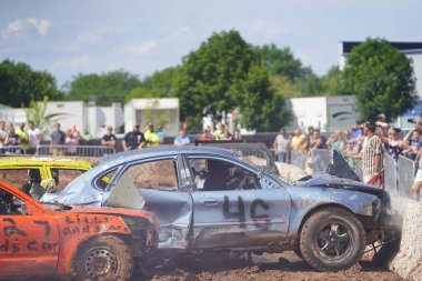 Pickett, Wisconsin / ABD - 18 Eylül 2020: Hollywood motor sporları eğlencesi, her yıl patinaj derbisi için pençelerini kaldırdı.