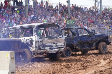 Pickett, Wisconsin / ABD - 18 Eylül 2020: Hollywood motor sporları eğlencesi, her yıl patinaj derbisi için pençelerini kaldırdı.