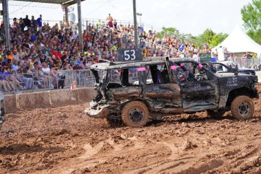 Pickett, Wisconsin / ABD - 18 Eylül 2020: Hollywood motor sporları eğlencesi, her yıl patinaj derbisi için pençelerini kaldırdı.