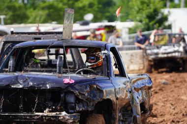 Pickett, Wisconsin / ABD - 18 Eylül 2020: Hollywood motor sporları eğlencesi, her yıl patinaj derbisi için pençelerini kaldırdı.