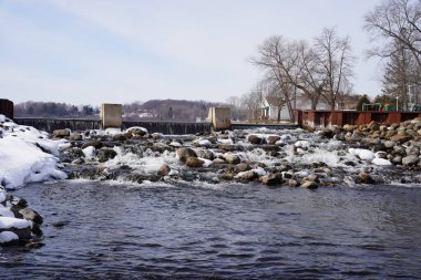 Yeşil Göl, Wisconsin 'de kış mevsiminde kaya şelalesi