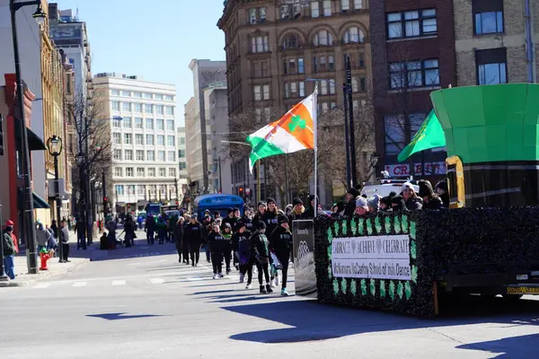 stock image Milwaukee, Wisconsin USA - March 12th, 2022: Members McNamara McCarthy School of Irish Dance danced in St. Patrick's Day parade.