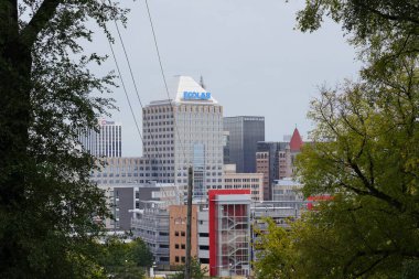 Şehirdeki modern binalar