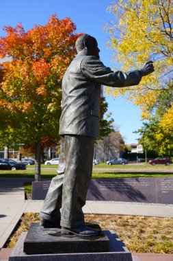 St. Paul, Minnesota / ABD - 9 Ekim 2019: Hubert H. Humphrey Anıt Heykeli, her zaman hükümetimizi sorgulayan bir anıt olarak duruyor..