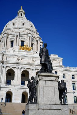 St. Paul, Minnesota, ABD - 19 Ekim 2019: The Quadriga process of the state. Minnesota Eyaleti Kongre Binası.