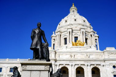 St. Paul, Minnesota, ABD - 19 Ekim 2019: The Quadriga process of the state. Minnesota Eyaleti Kongre Binası.