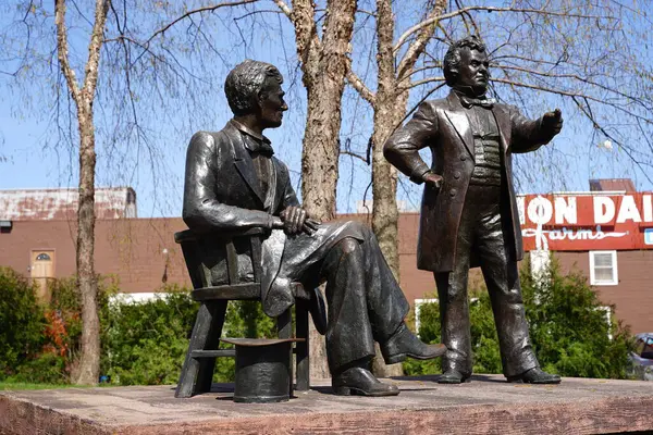 stock image Freeport, Illinois USA - April 12th, 2023: Memorial status of Abraham Lincoln and Stephen A. Douglas during 1858 presidential debate.