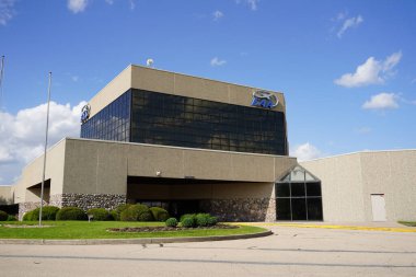 Oshkosh, Wisconsin ABD - 22 Mayıs 2024: Deneysel Uçaklar Birliği EAA binası ve Oshkosh, Wisconsin 'deki sergi müzesi.