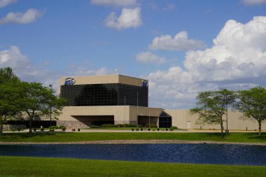 Oshkosh, Wisconsin ABD - 22 Mayıs 2024: Deneysel Uçaklar Birliği EAA binası ve Oshkosh, Wisconsin 'deki sergi müzesi.