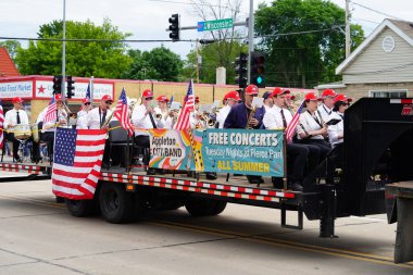 Appleton, Wisconsin, ABD - 8 Haziran 2024: Appleton, Wisconsin 'deki Bayrak Günü Geçidi katılımcıları 