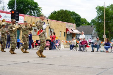 Appleton, Wisconsin, ABD - 8 Haziran 2024: Appleton, Wisconsin 'deki Bayrak Günü Geçidi katılımcıları 