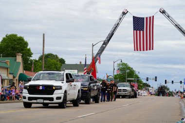 Appleton, Wisconsin, ABD - 8 Haziran 2024: Appleton, Wisconsin 'deki Bayrak Günü Geçidi katılımcıları 
